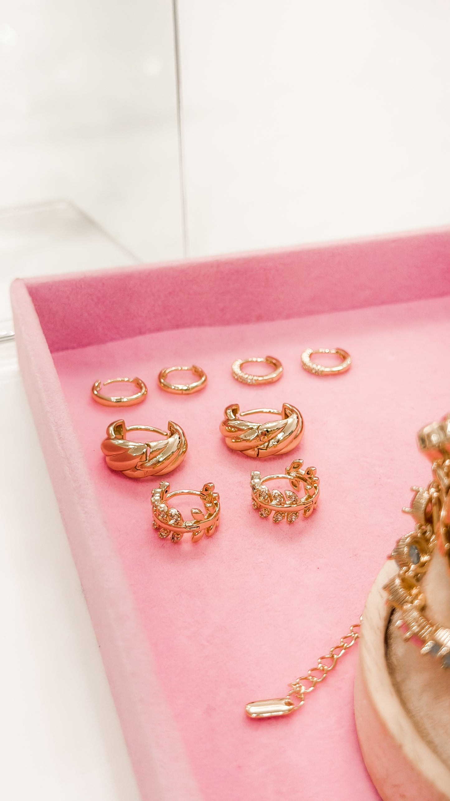 ARETES TWIST