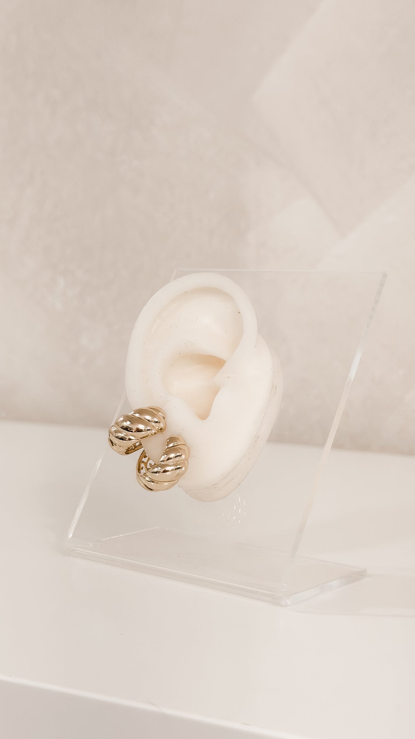 ARETES BOLD TWIST