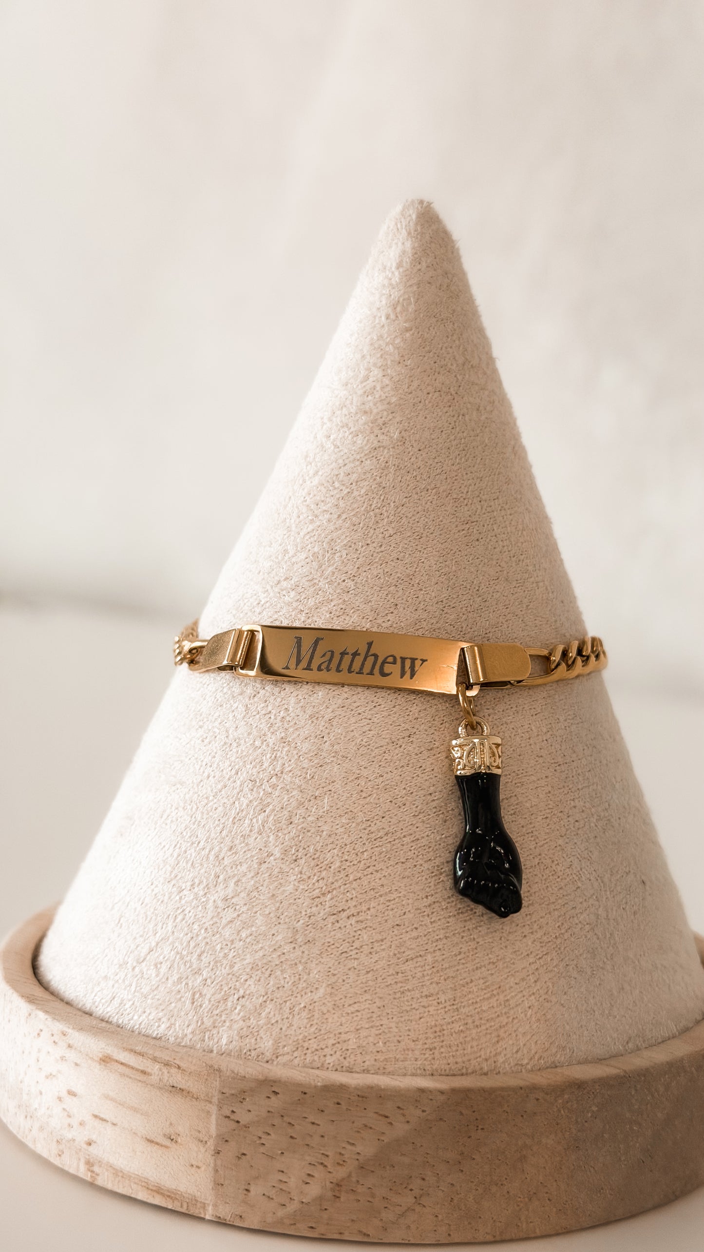 ESCLAVA PARA BEBÉ CON MANITA DE AZABACHE