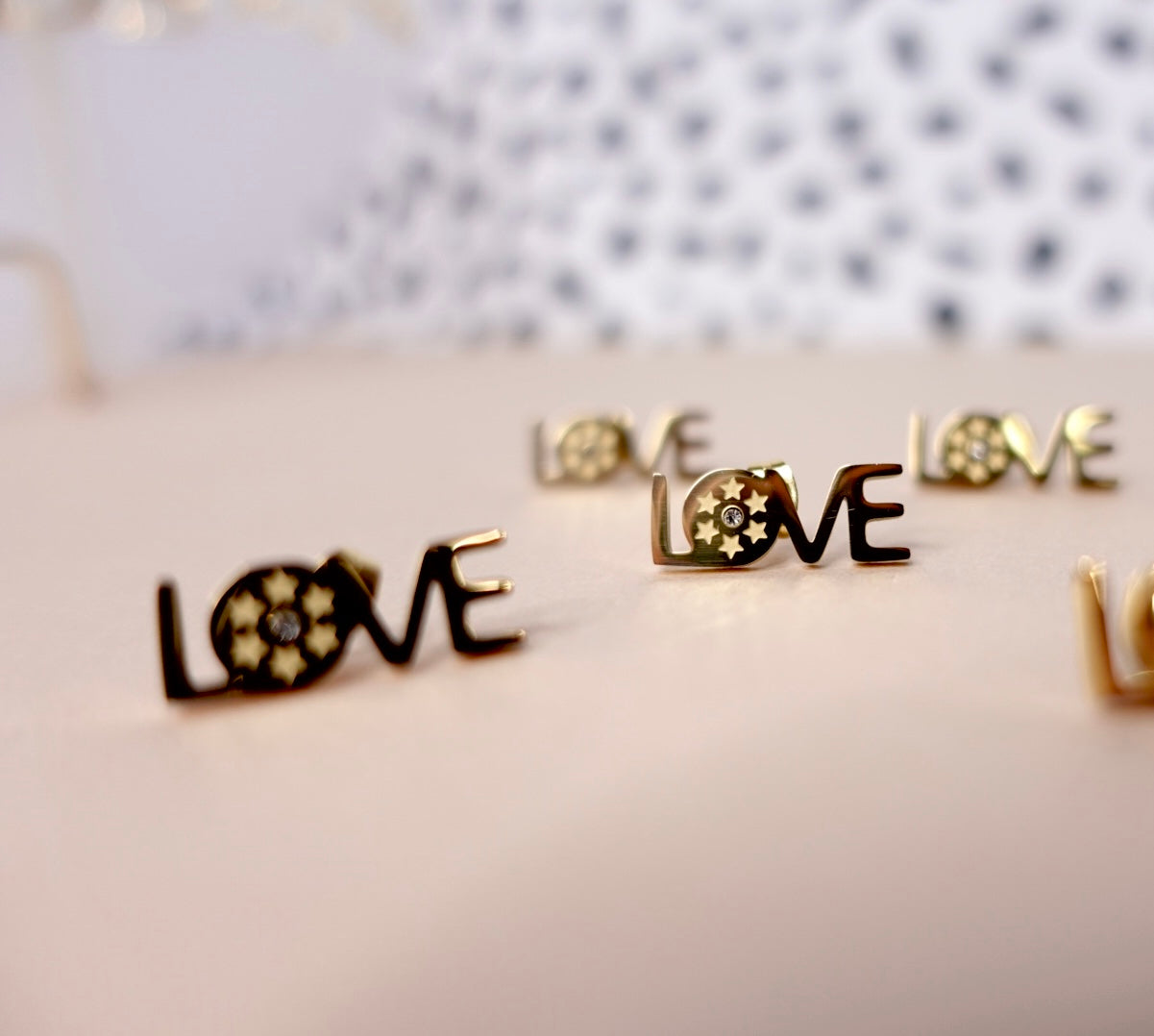 LOVE SIGNATURE EARRINGS